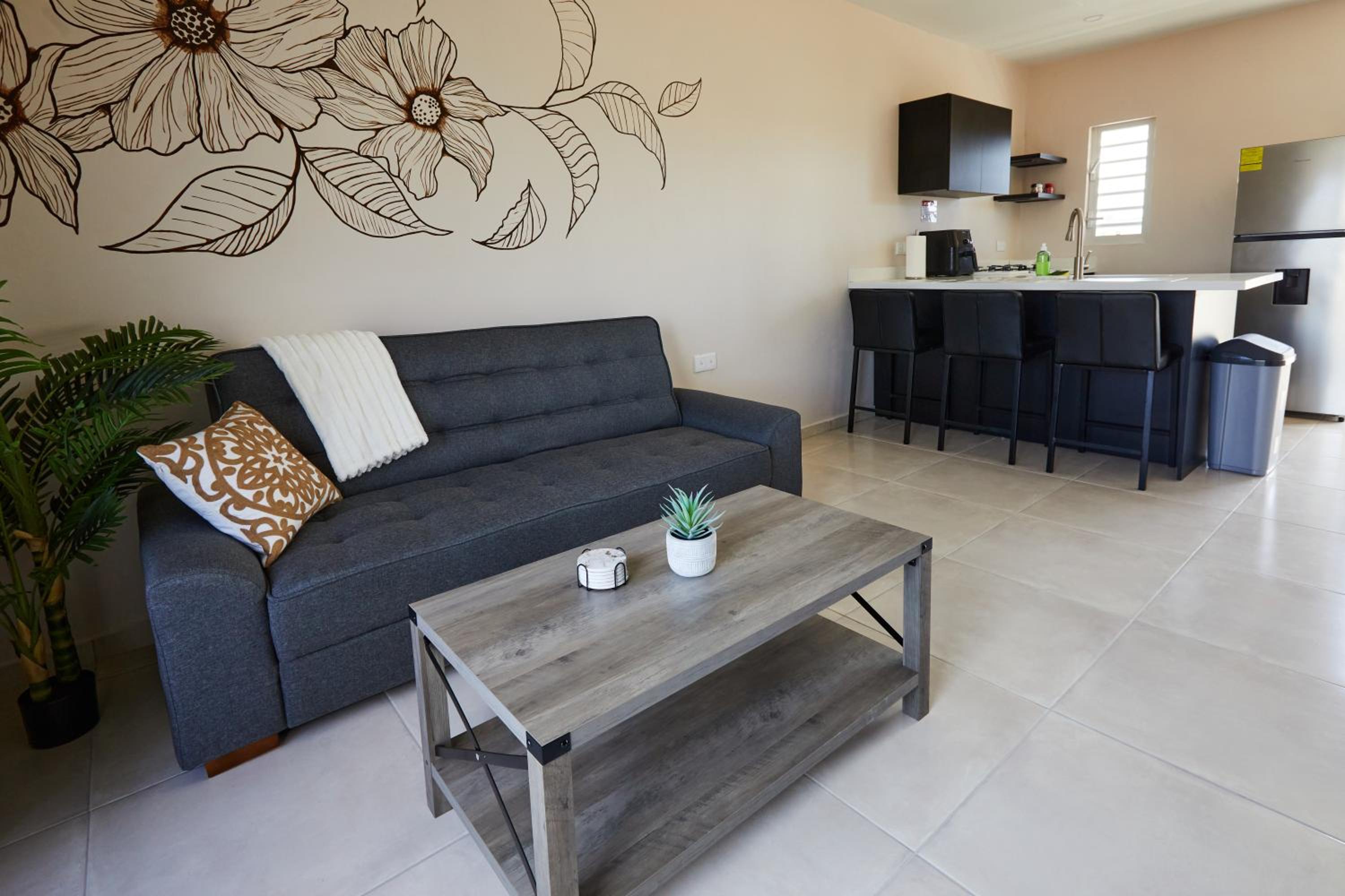 Central Located 2 BR Near Mambo Bch 10 Min Walk
