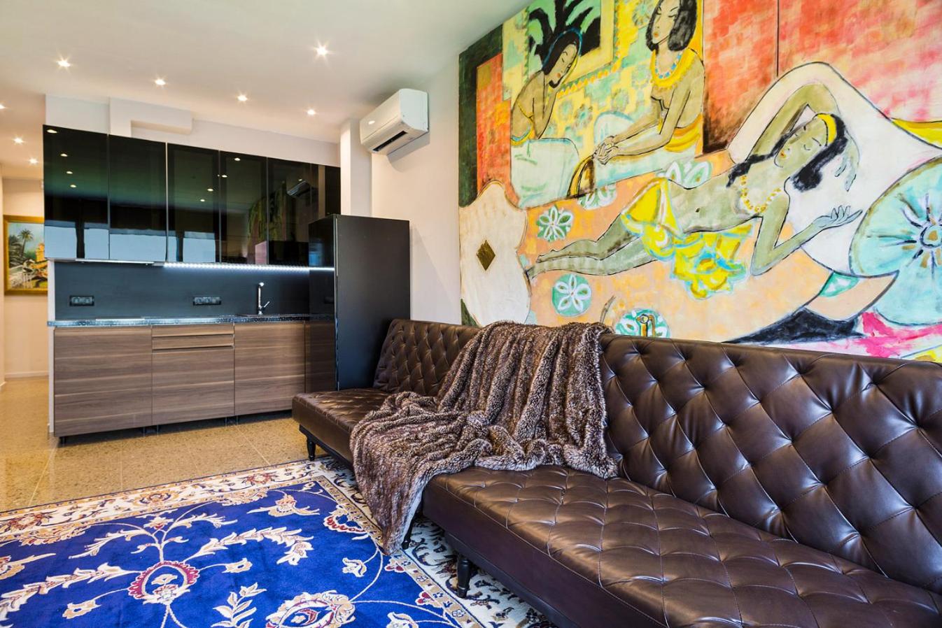 Luxury two bedrooms apartment photo 4
