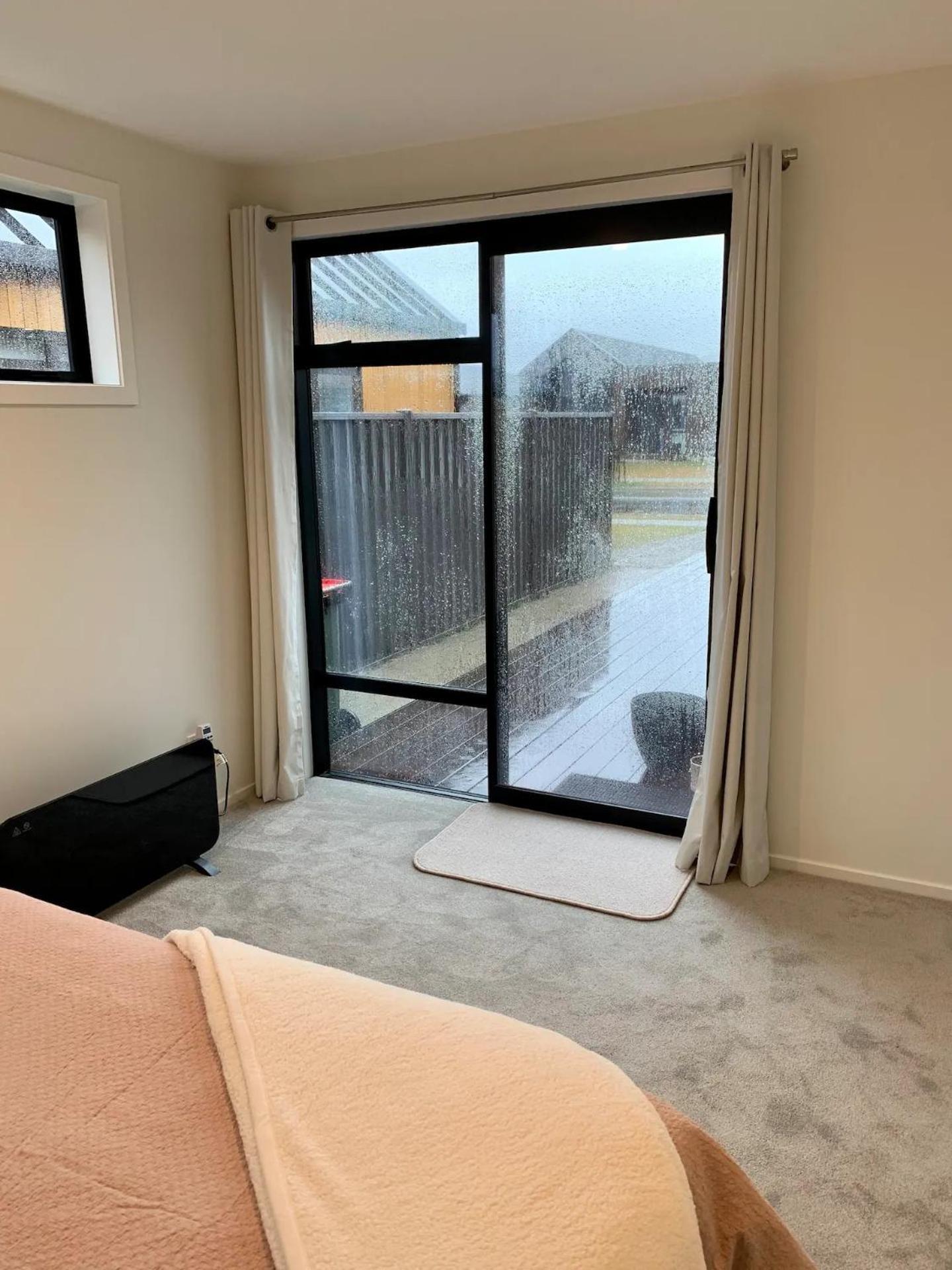 Lake Hawea room with ensuite view 4