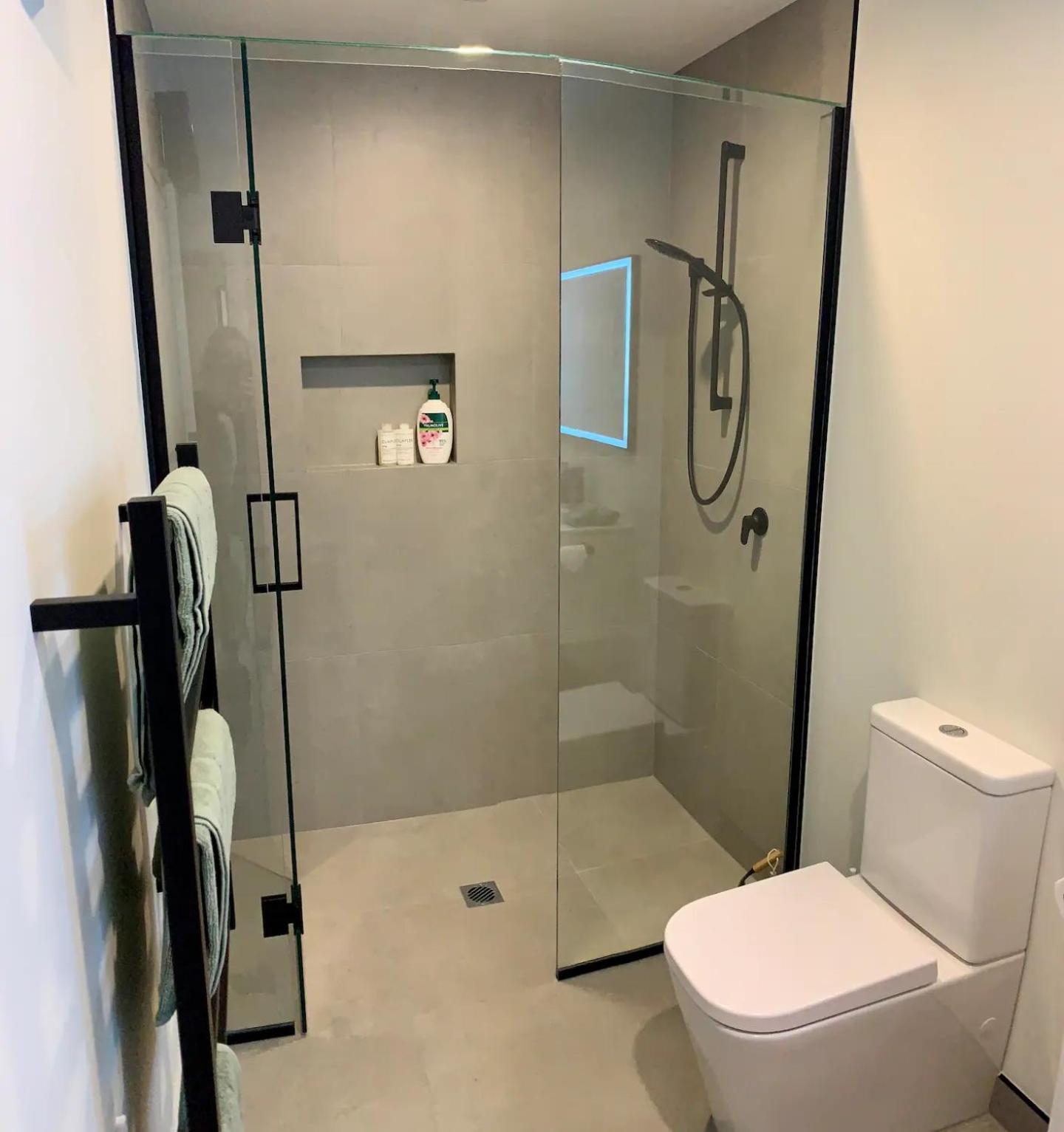 Lake Hawea room with ensuite view 5