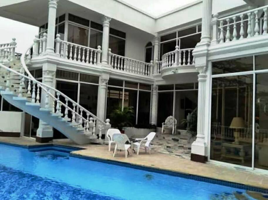 Casa quinta - Condominio hacienda la Estancia
