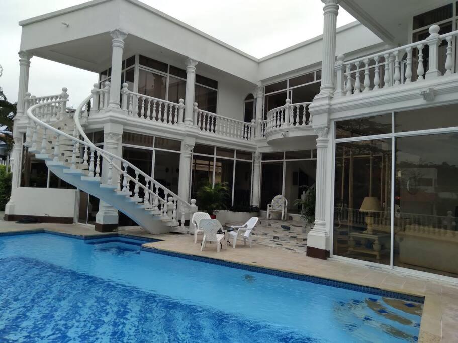 Casa quinta - Condominio hacienda la Estancia