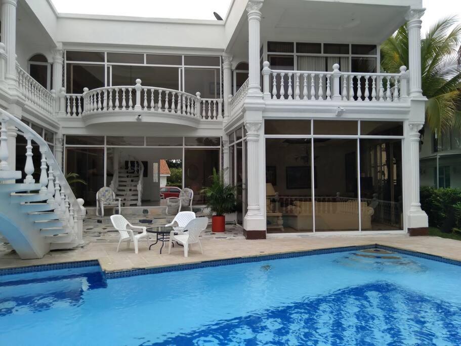 Casa quinta - Condominio hacienda la Estancia