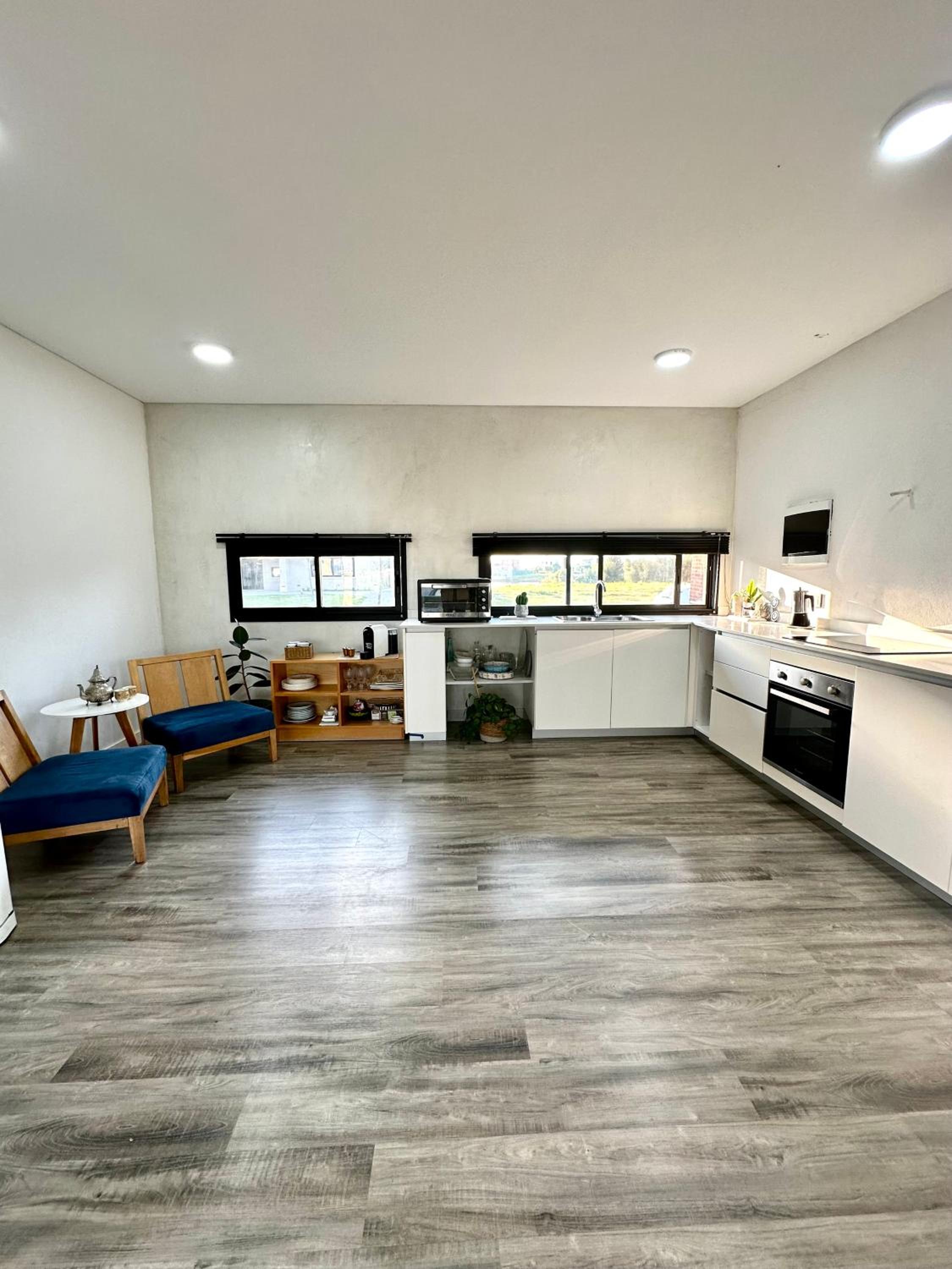 Casa familiar a la laguna en San Sebastian, Escobar, 3 dormitorios, jardín, pileta, parrilla y canoas