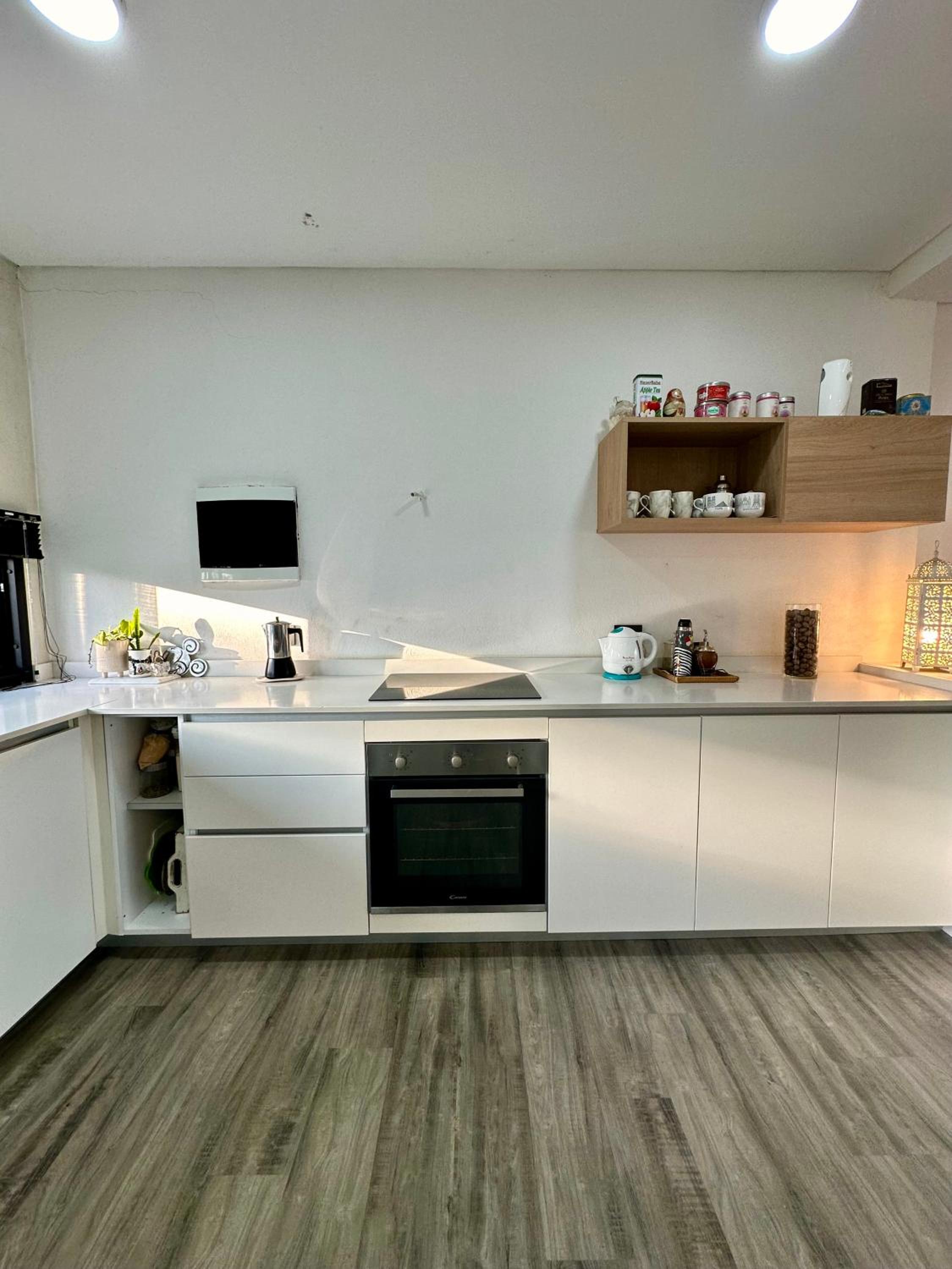 Casa familiar a la laguna en San Sebastian, Escobar, 3 dormitorios, jardín, pileta, parrilla y canoas