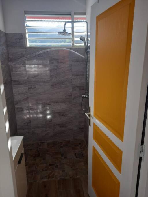 Appartement neuf T3 proche de la plage view 5