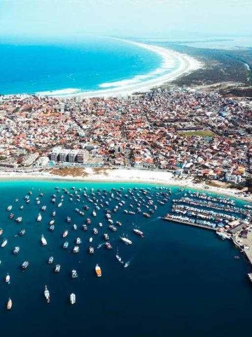 Cobertura 2 QUARTOS a 100m PRAIA Grande em Condomínio com PISCINA, sauna, garagem 2 VAGAS e portaria 24h - Área de lazer, wi-fi 250MB, churrasqueira e cozi