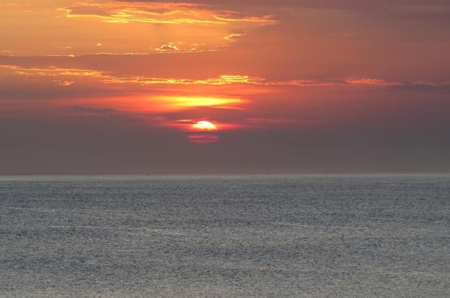 Cobertura 2 QUARTOS a 100m PRAIA Grande em Condomínio com PISCINA, sauna, garagem 2 VAGAS e portaria 24h - Área de lazer, wi-fi 250MB, churrasqueira e cozi
