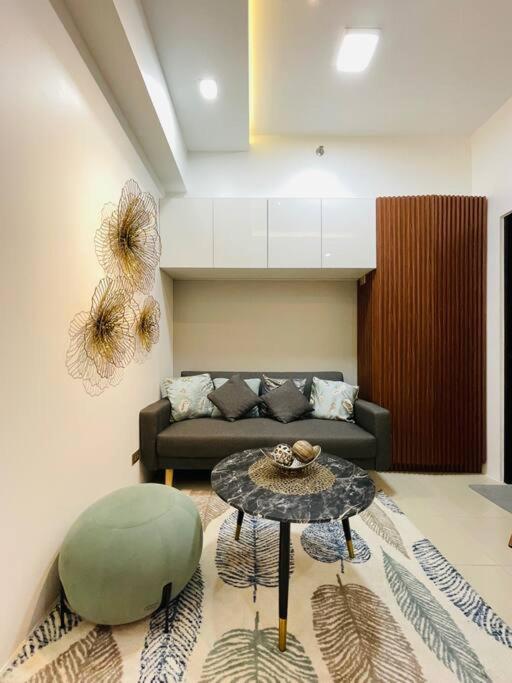 17 Affordable Luxury Suite view 5