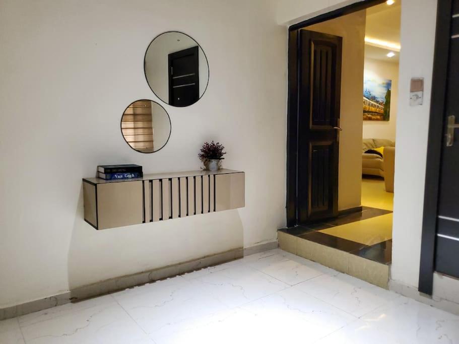Luxury Apartment Wifi , PS4, Oluyole view 5