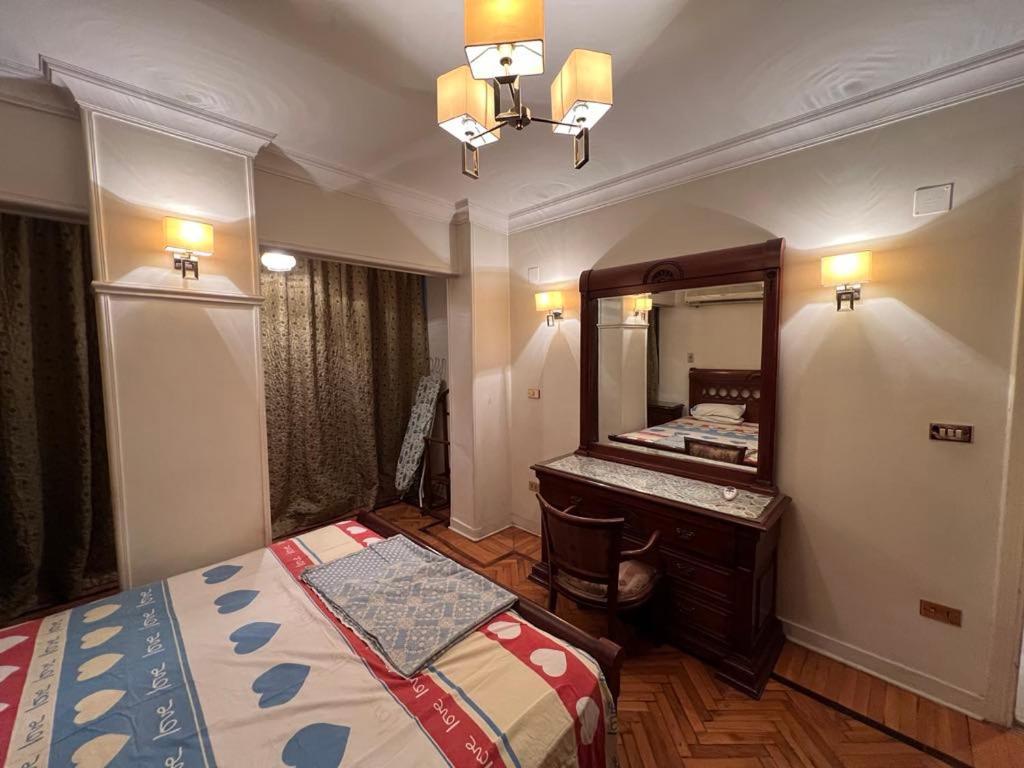 Cozy Apartment with Merryland Garden view