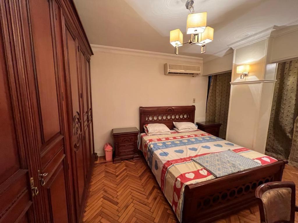 Cozy Apartment with Merryland Garden view