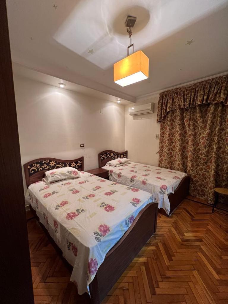 Cozy Apartment with Merryland Garden view
