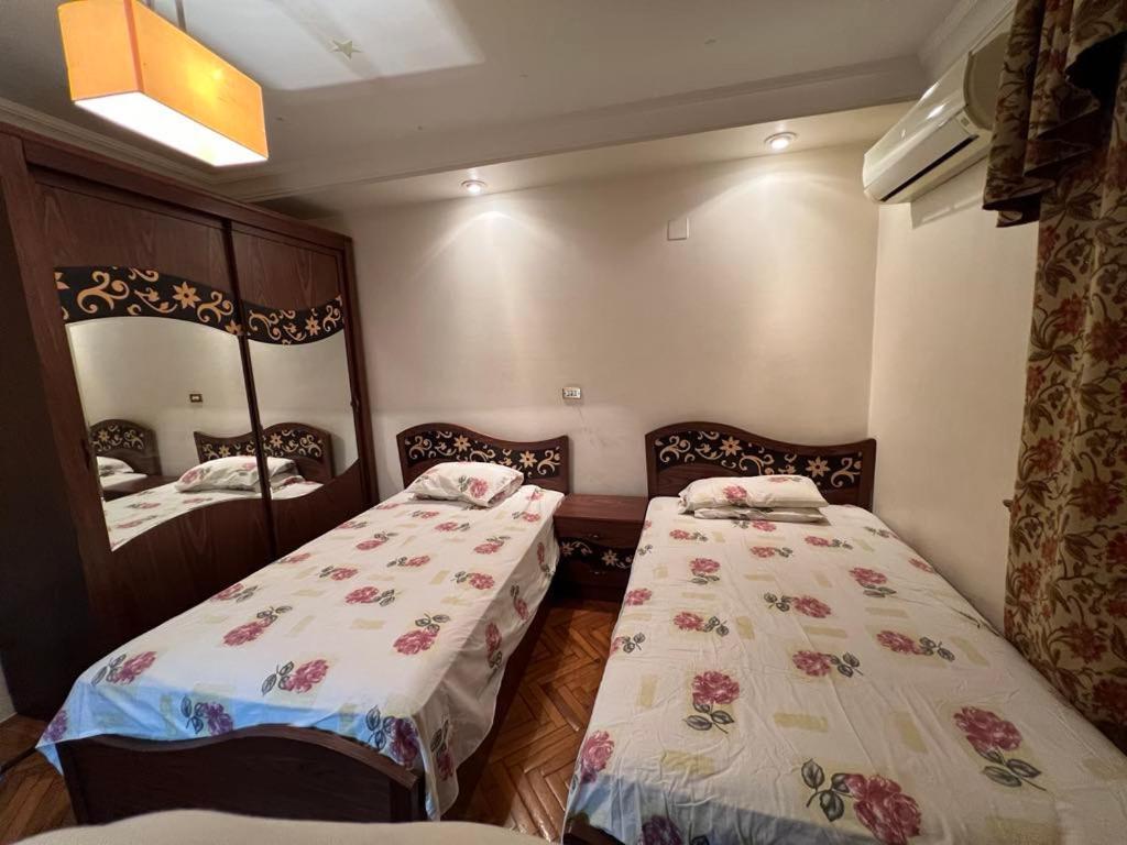Cozy Apartment with Merryland Garden view