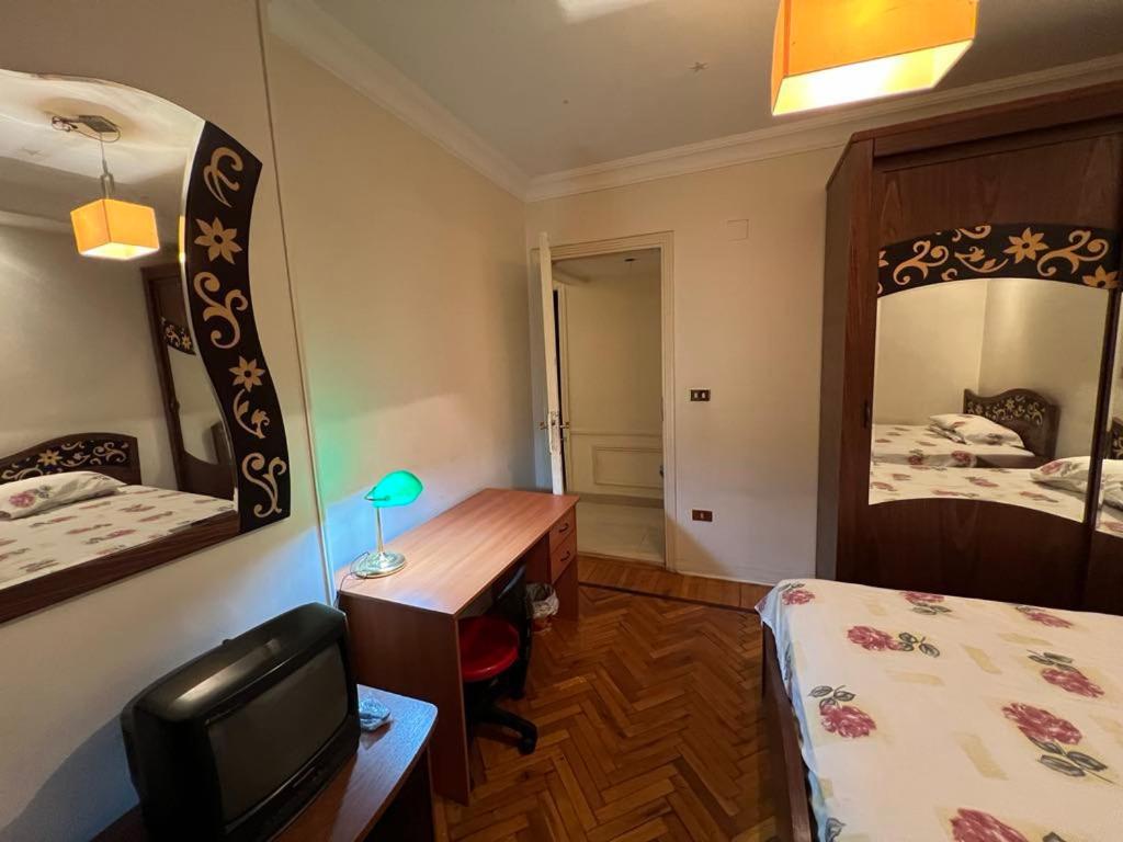 Cozy Apartment with Merryland Garden view