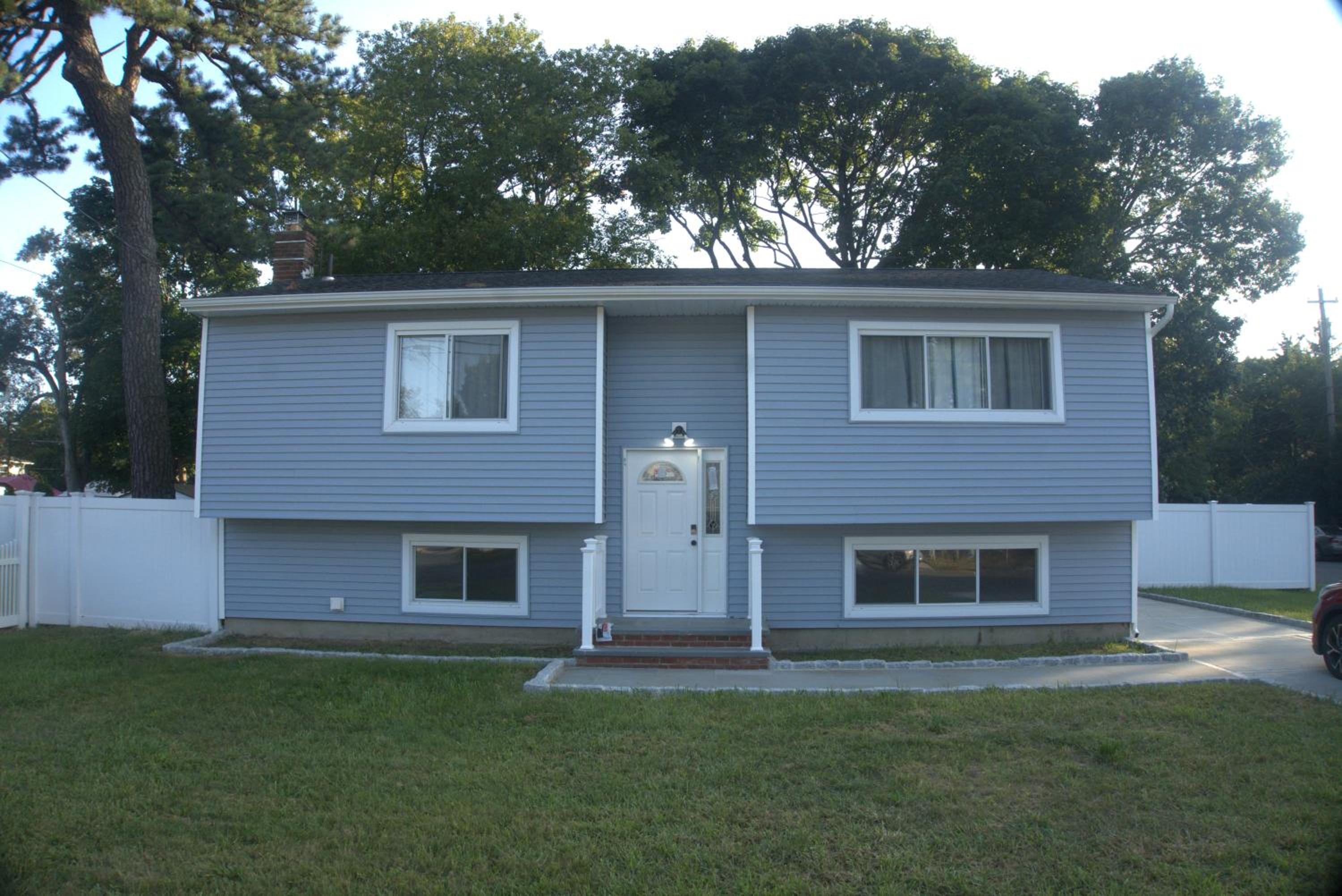 Brand new 3 bedroom apt close to all view 2