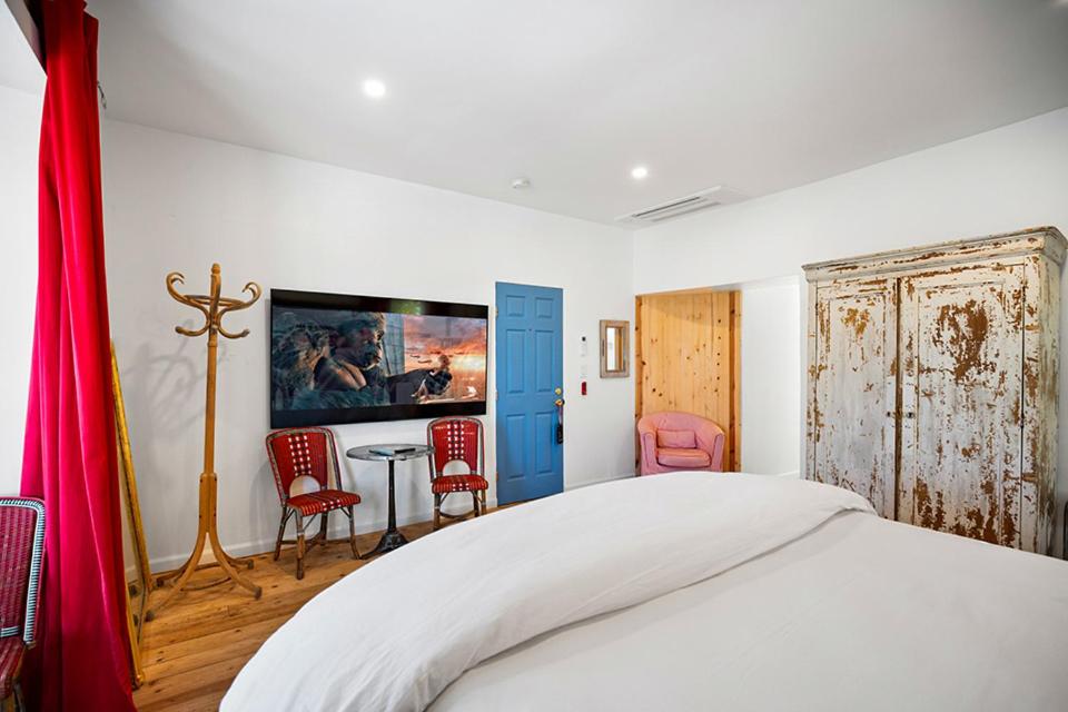 Petaluma Vacations - metro hotel - Property Image 11