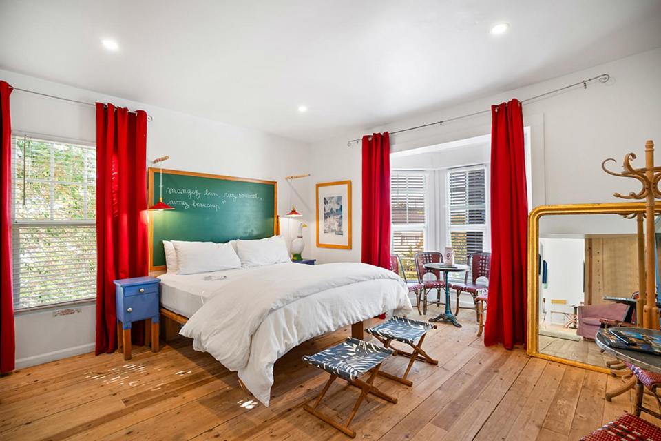 Petaluma Vacations - metro hotel - Property Image 1
