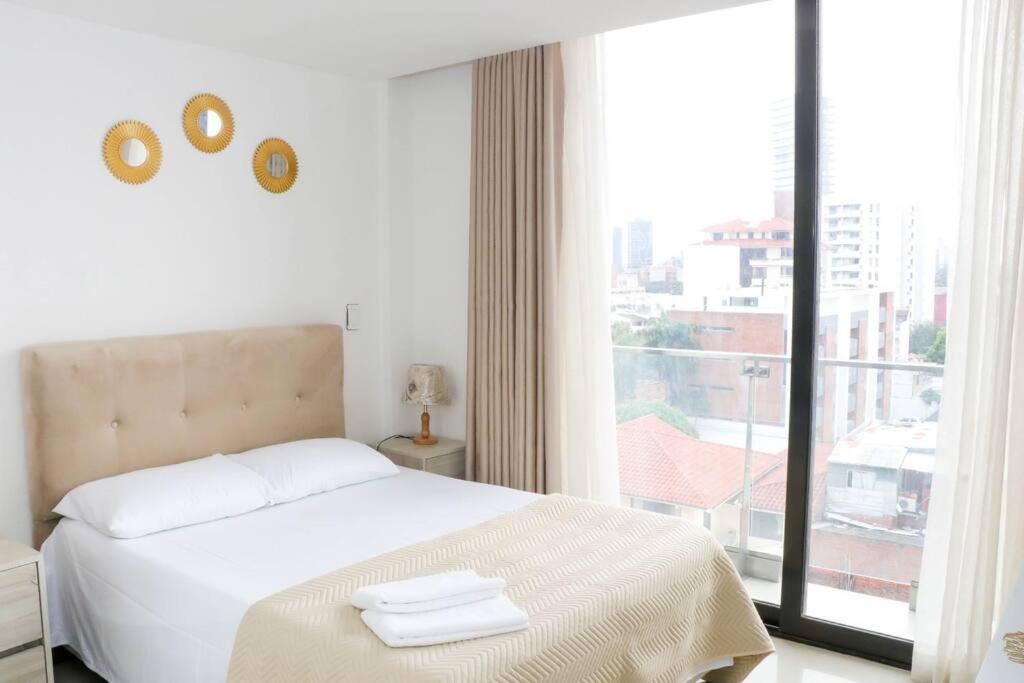 Acogedor apartamento en Equipetrol con piscina, wifi, balcon