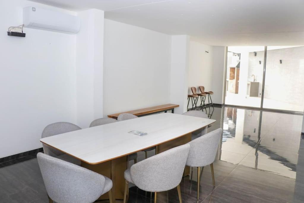 Acogedor apartamento en Equipetrol con piscina, wifi, balcon