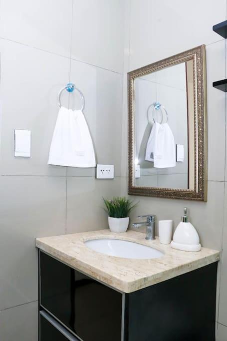 Acogedor apartamento en Equipetrol con piscina, wifi, balcon
