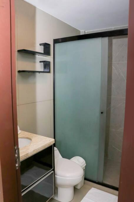 Acogedor apartamento en Equipetrol con piscina, wifi, balcon