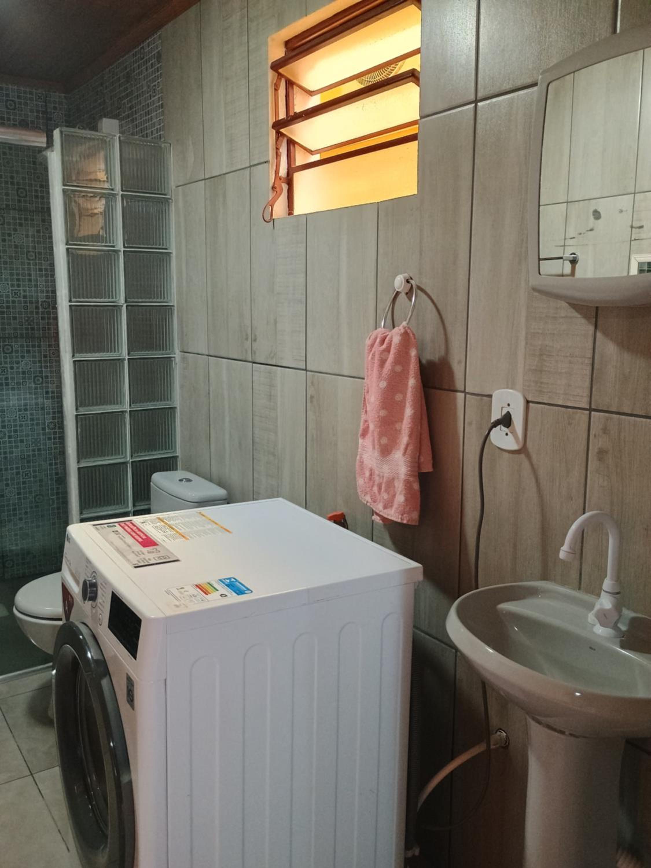 Pousada ideal -casa 3 nos fundos