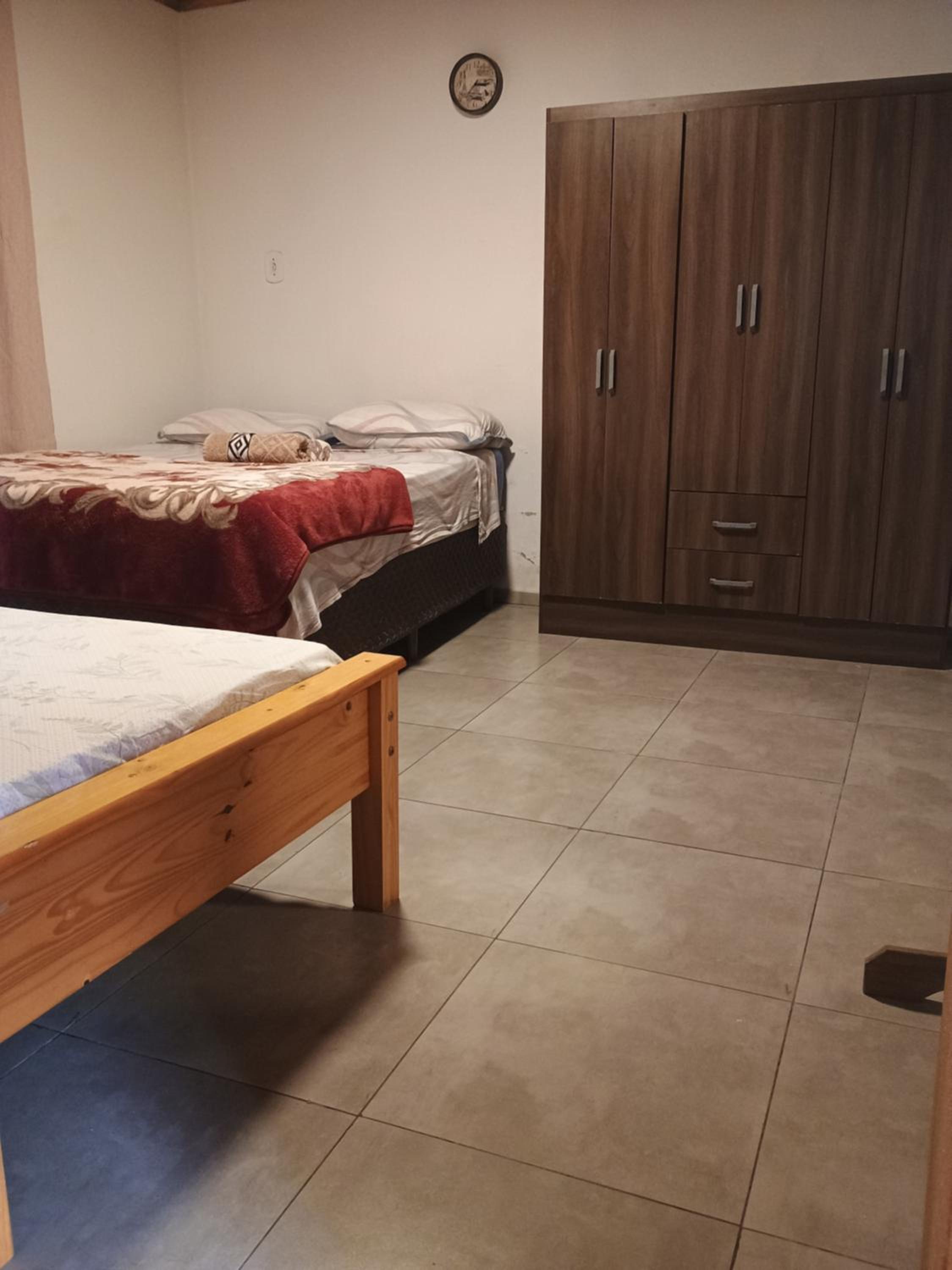 Pousada ideal -casa 3 nos fundos