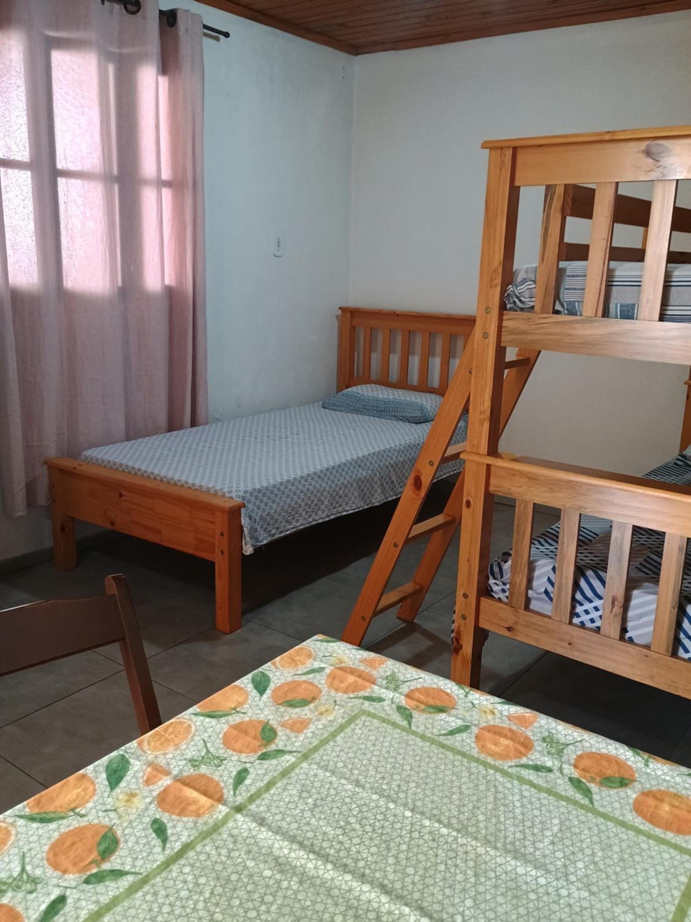 Pousada ideal -casa 3 nos fundos