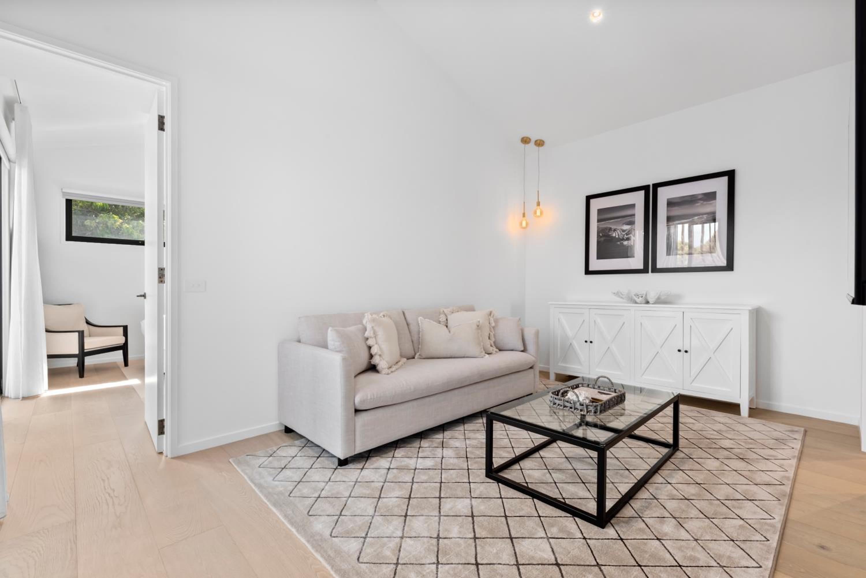 Beach Luxury On The Park - Brand New 2 bedroom 3 Bathroom Carport Shops 100m Beach 500m Aircon Heating Gas fireplace WIFI