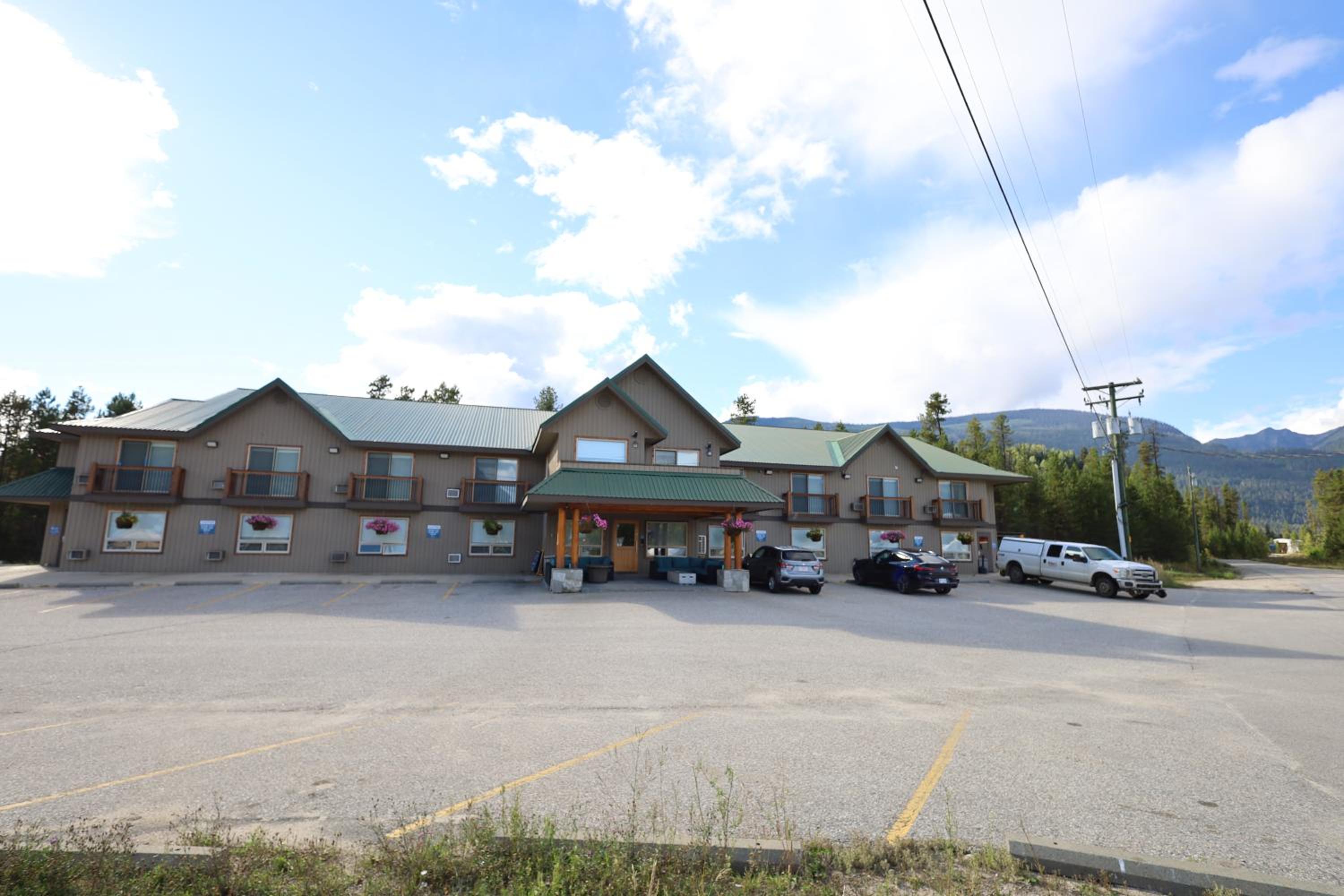 Glacier Mountain Lodge view 4