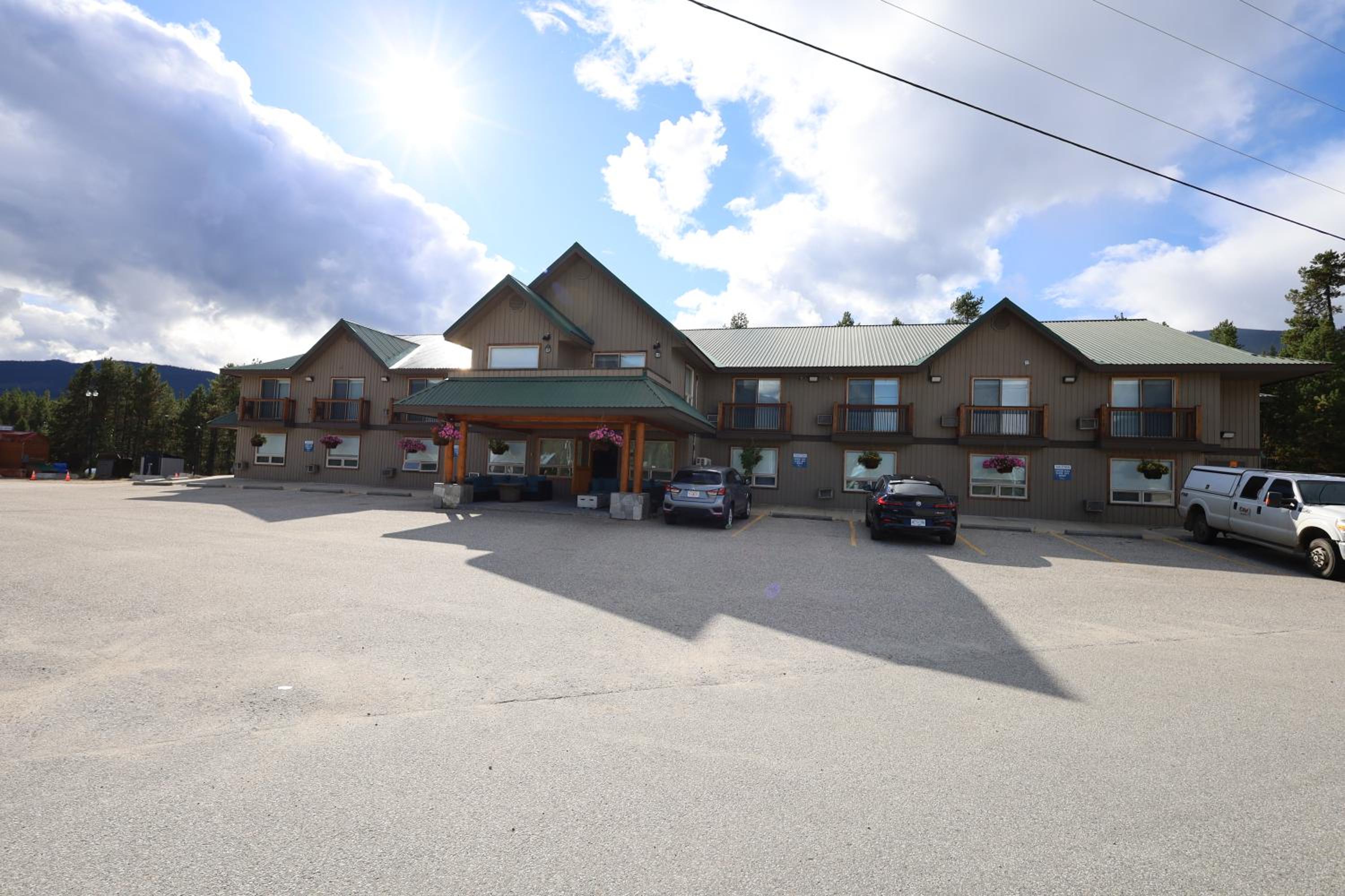 Glacier Mountain Lodge view 5