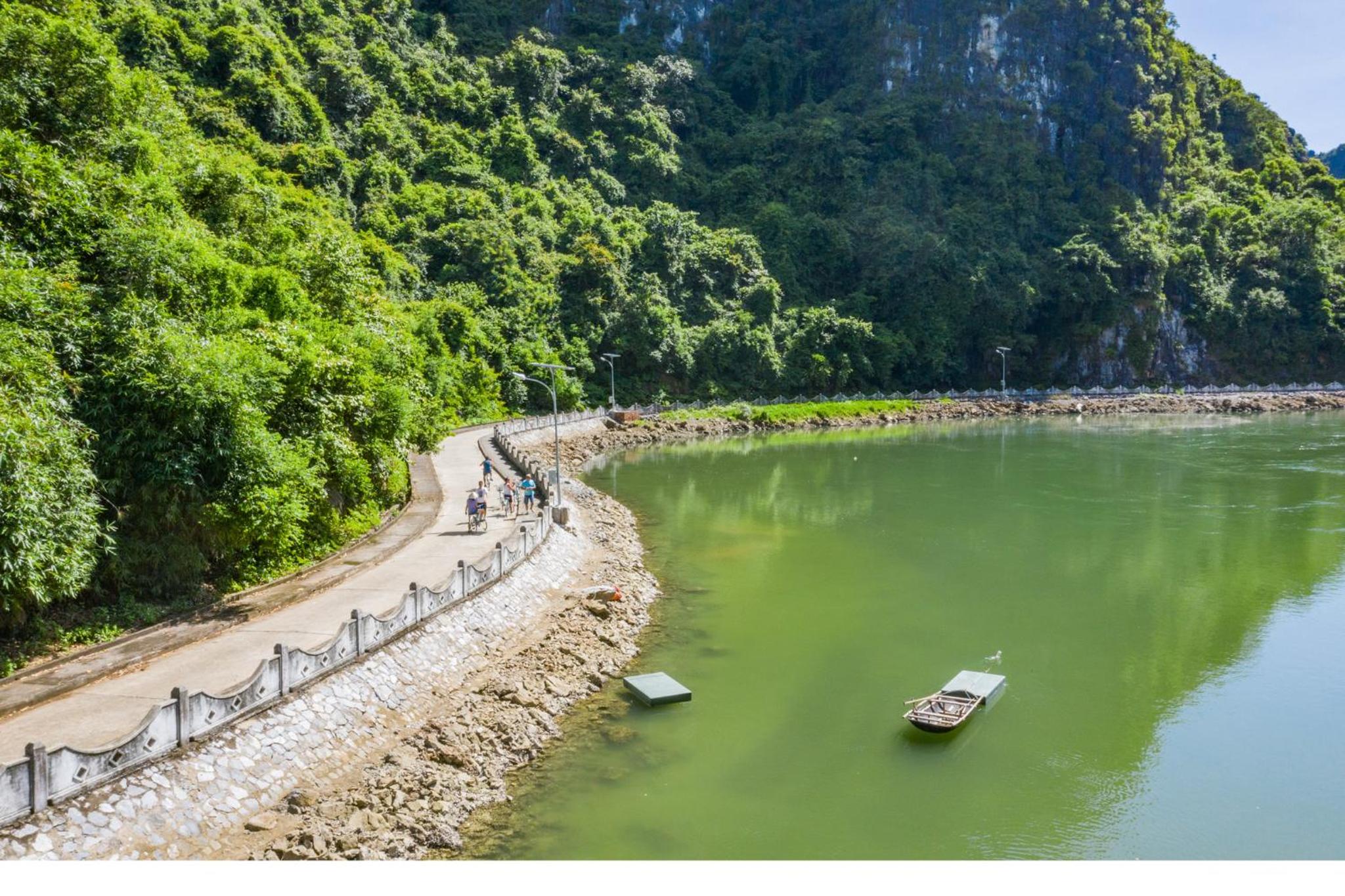 Cat Ba Cruise