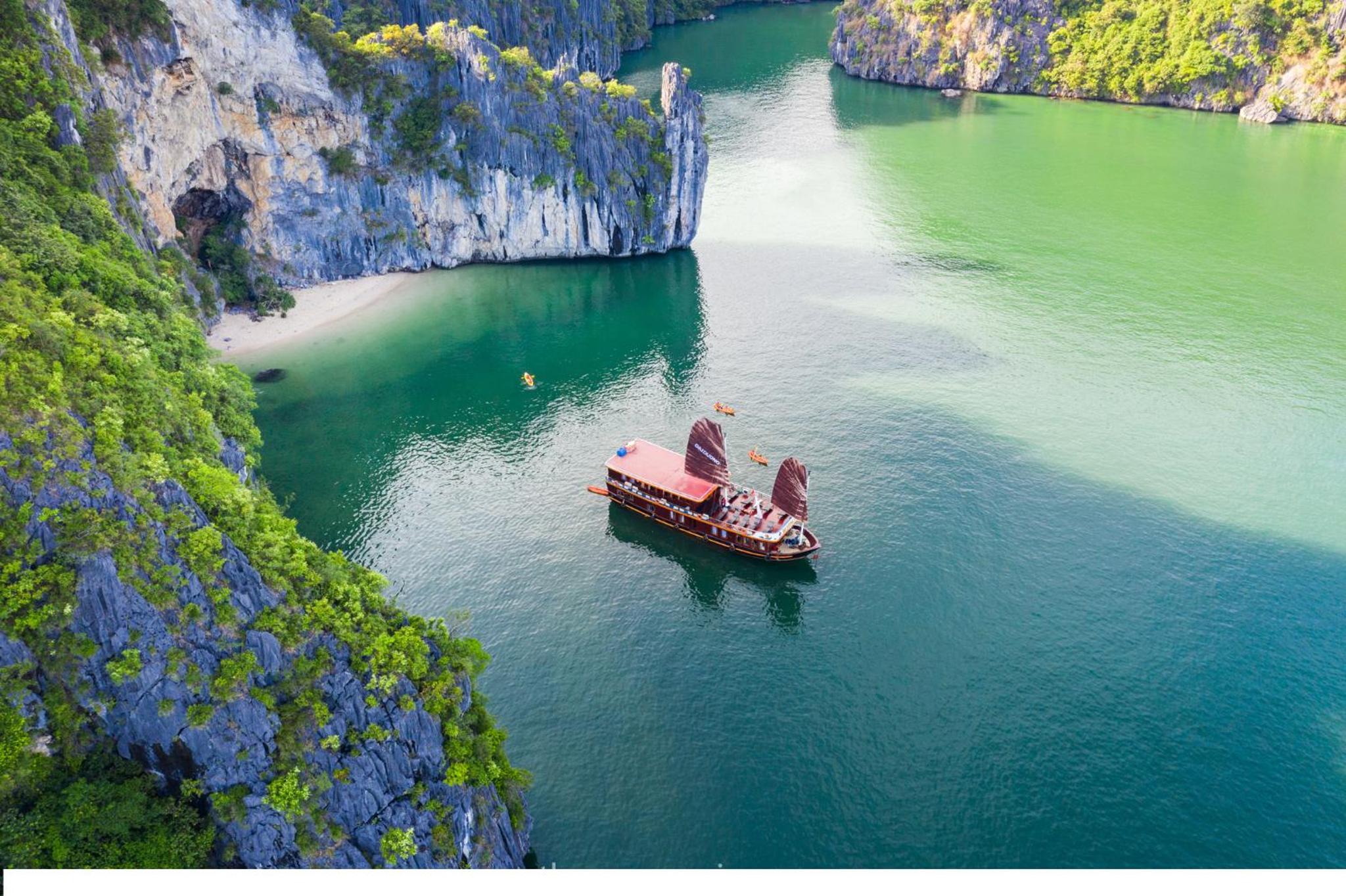 Cat Ba Cruise