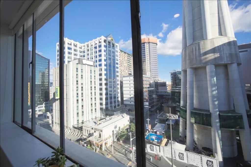 Skytower views, Wi-Fi, washer & dryer!! view 5