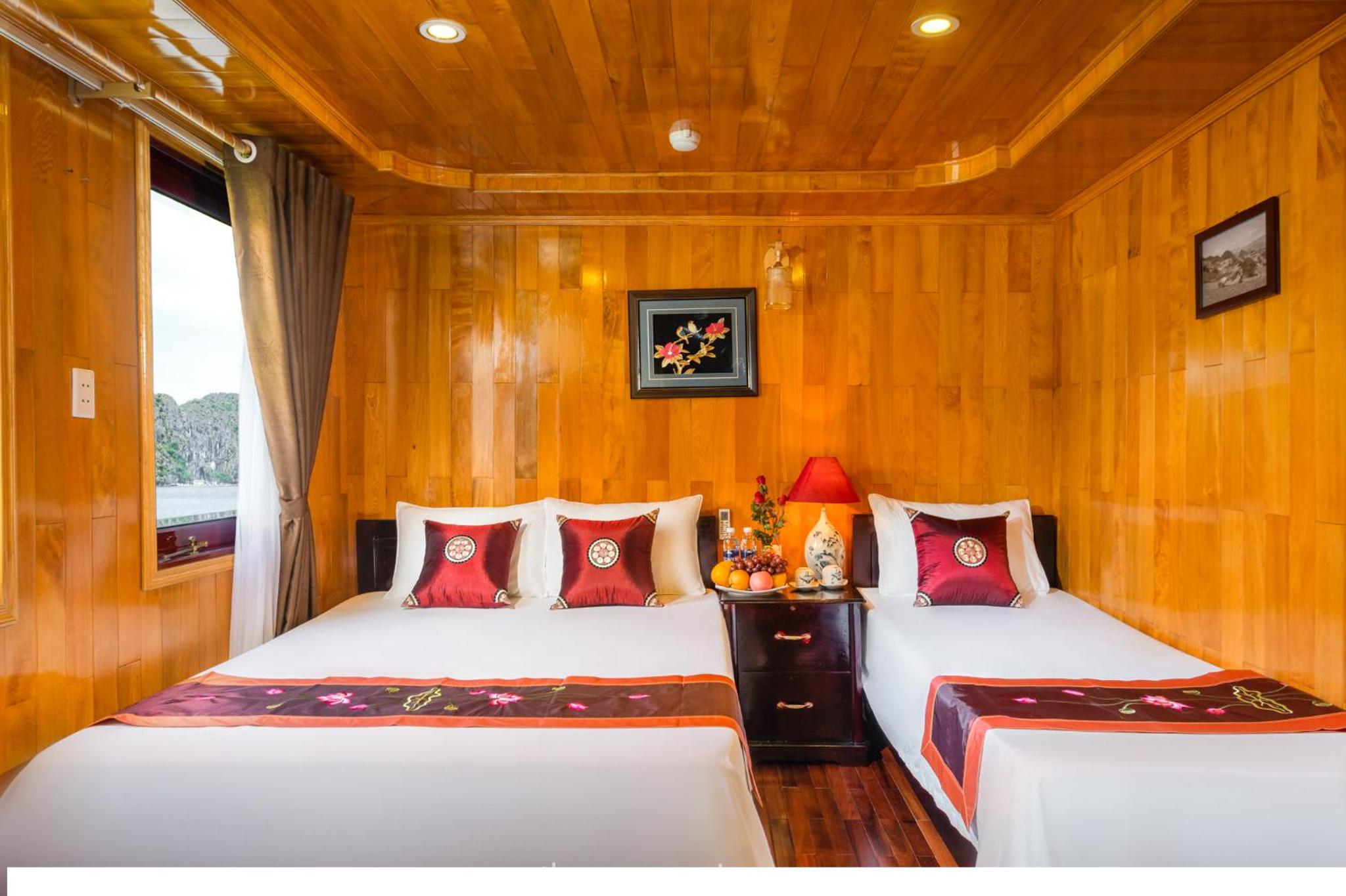 Cat Ba Cruise