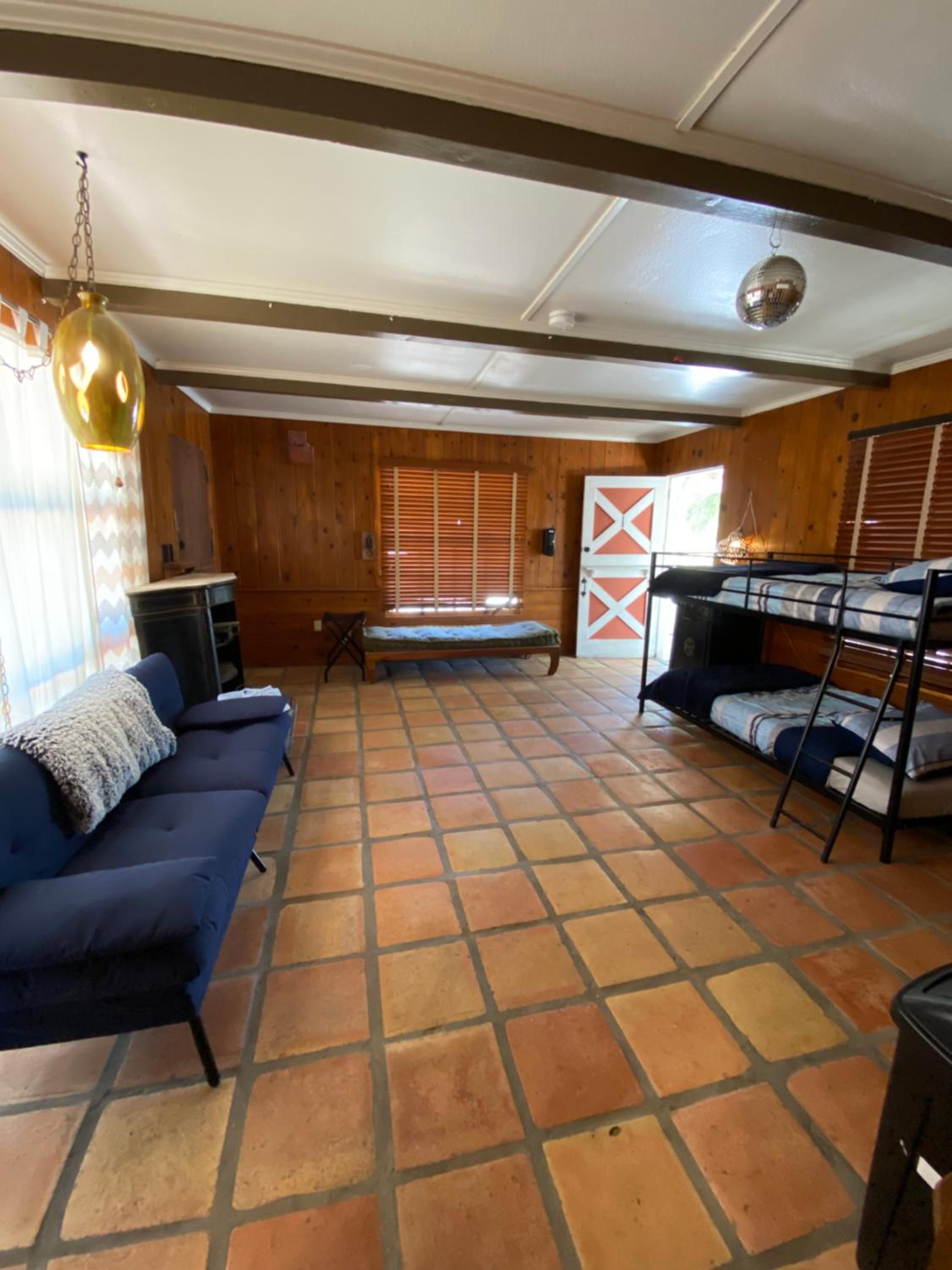 Room 1 - Downtown Joshua Tree Motel - Pet Friendly - Walk to Shops & Visitor Center, Minutes to Park Entrance