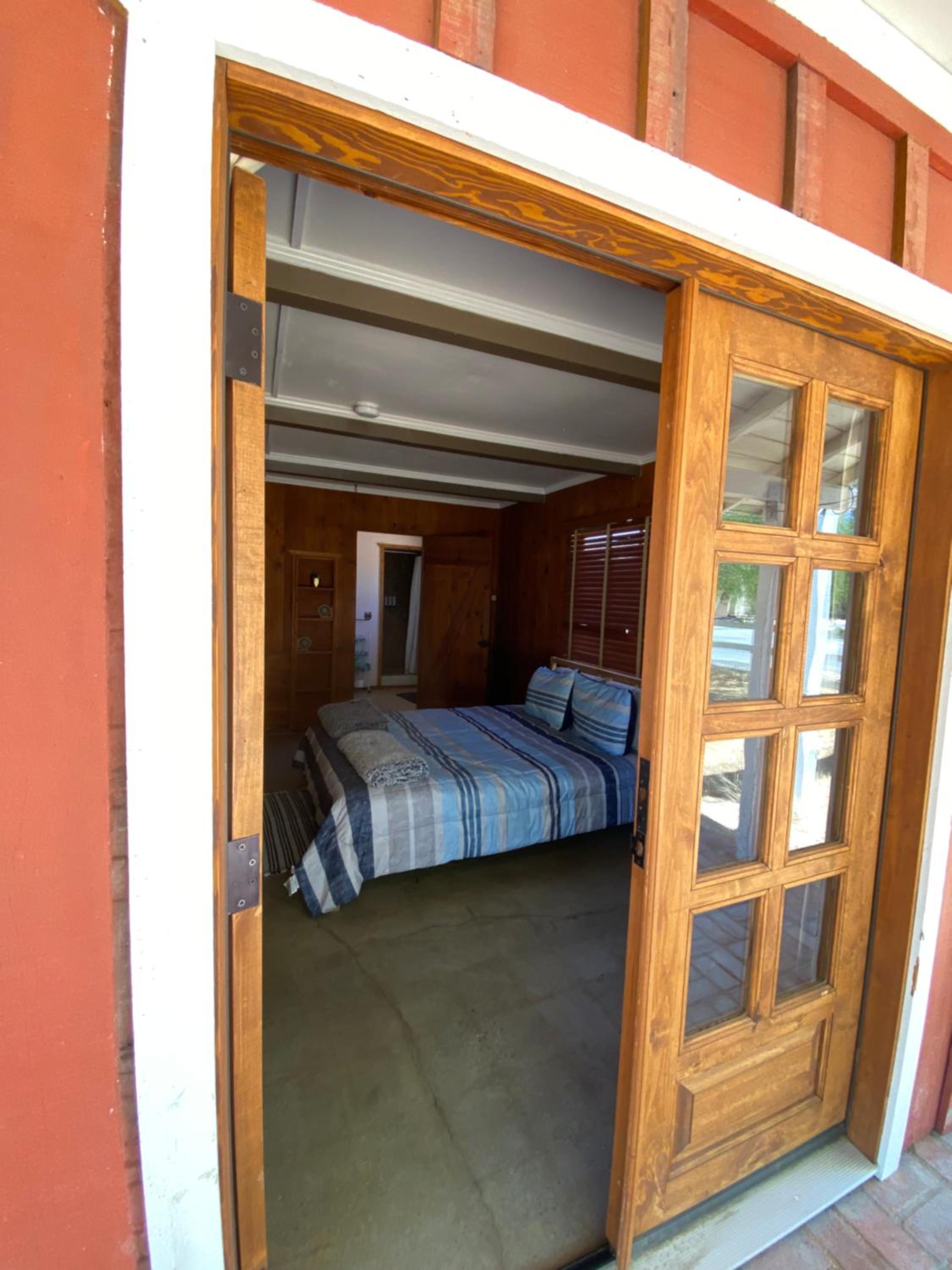 Room 1 - Downtown Joshua Tree Motel - Pet Friendly - Walk to Shops & Visitor Center, Minutes to Park Entrance