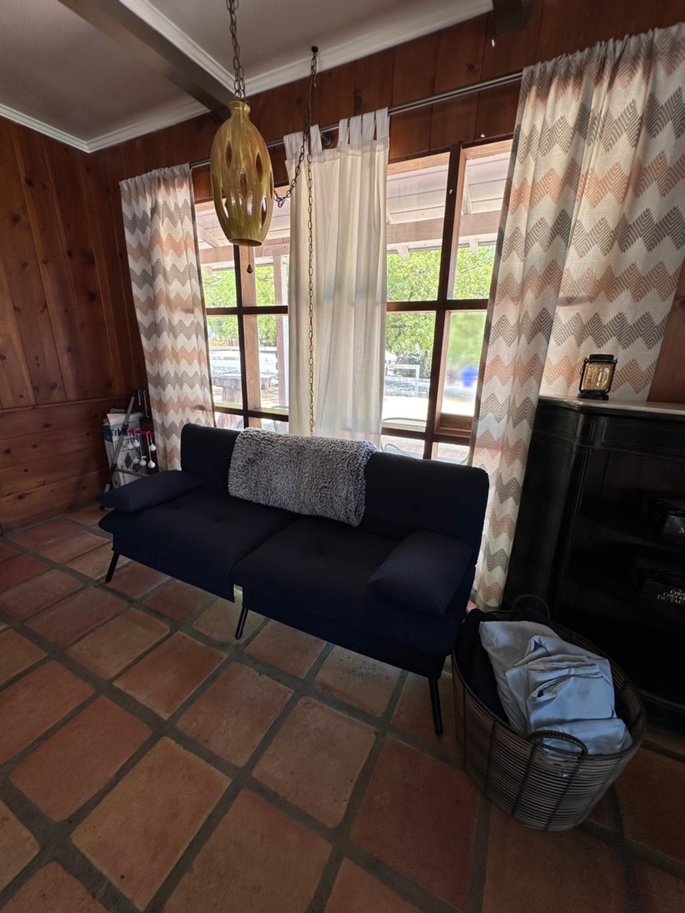Room 1 - Downtown Joshua Tree Motel - Pet Friendly - Walk to Shops & Visitor Center, Minutes to Park Entrance