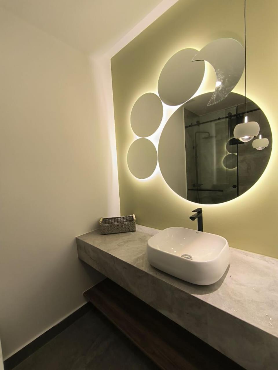 Republica del Salvador Coliving Ecuador XOE