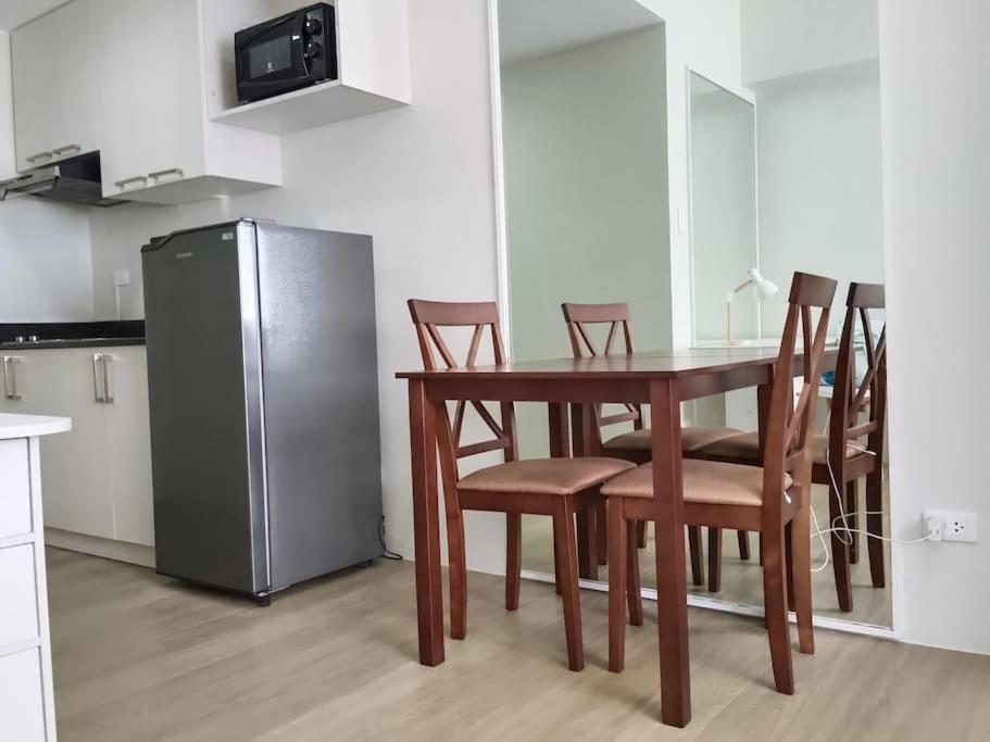 Vista GL Taft Studio Unit view 2