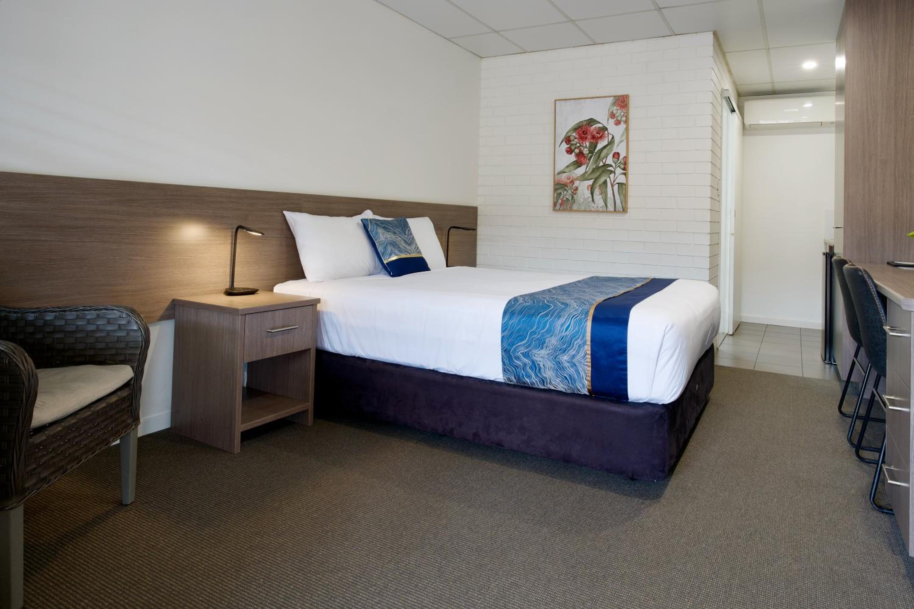 Chalet Motor Inn