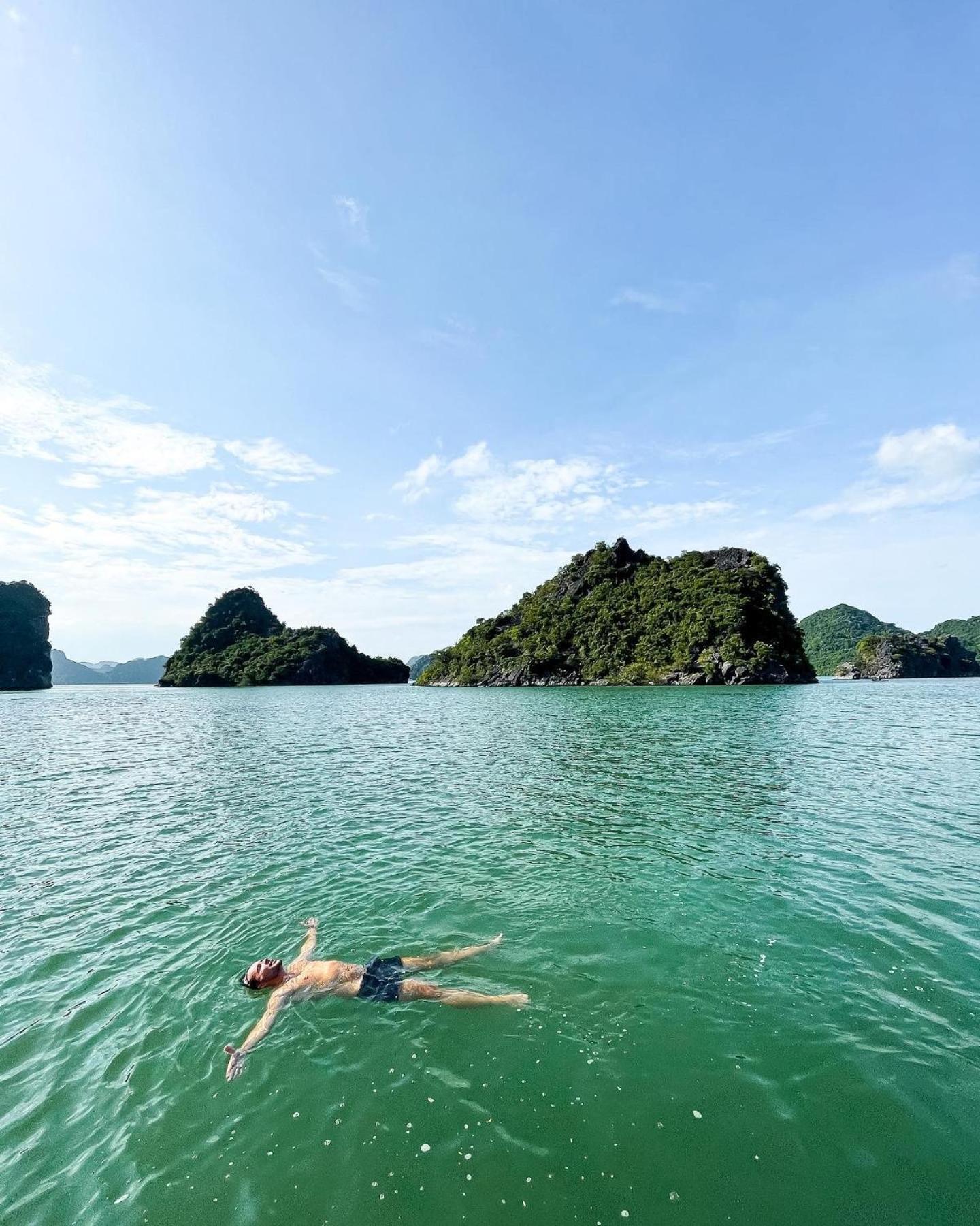 Cat Ba Cruise