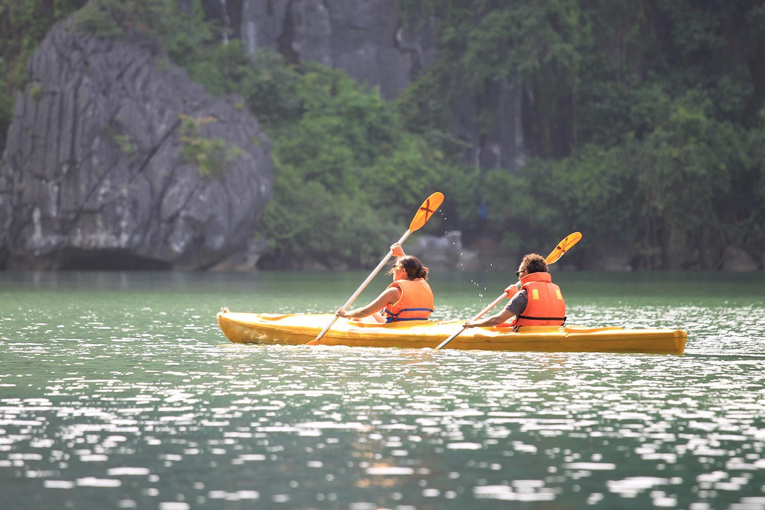 Cat Ba Cruise