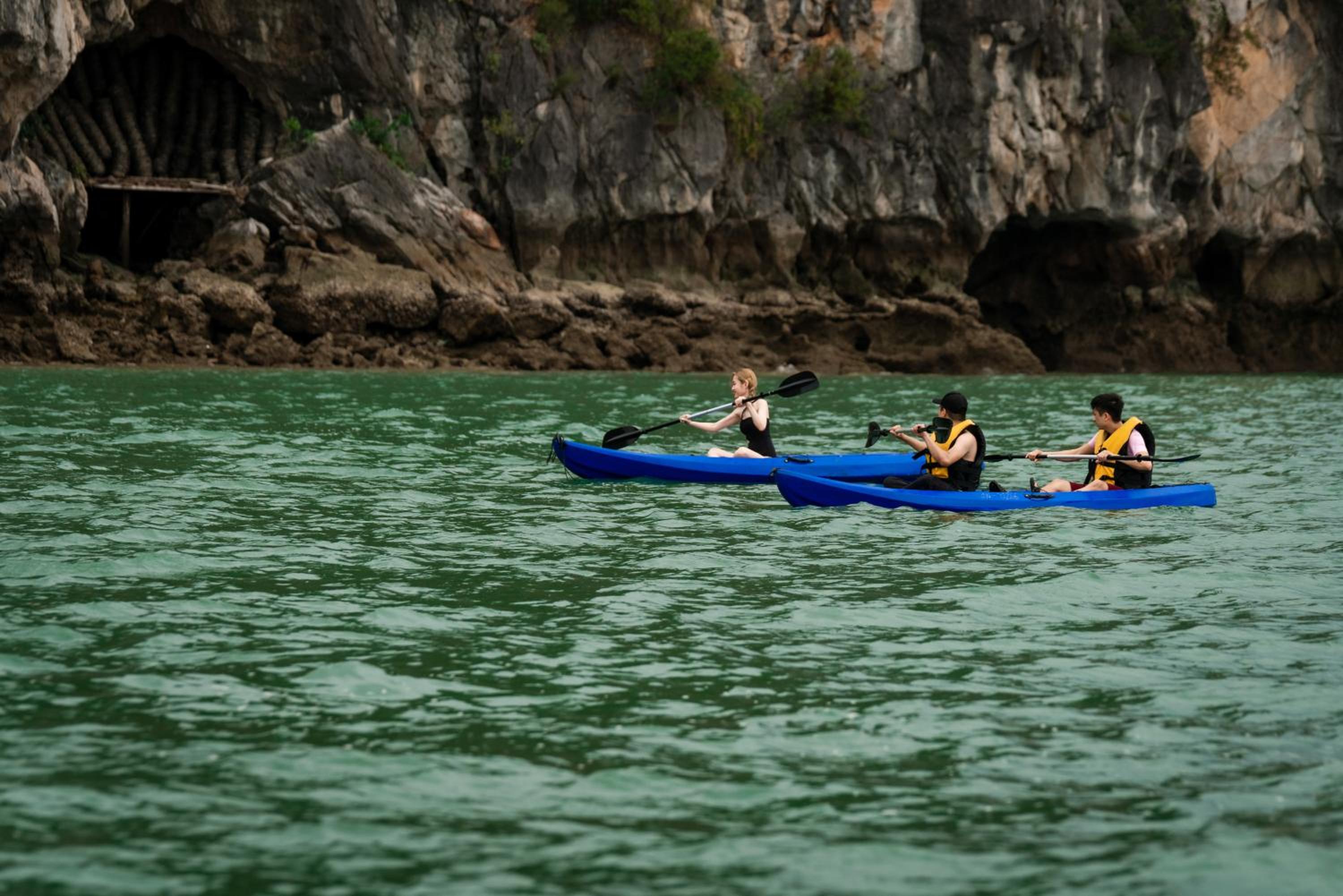 Cat Ba Cruise