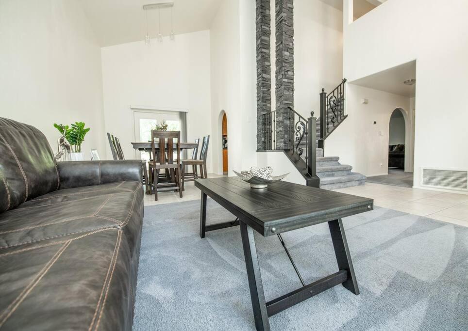 Page Vacations - Large Family Home with Game Room - Property Image 4