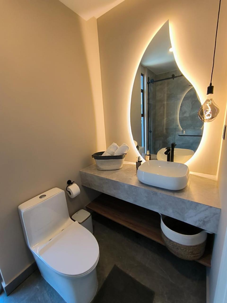Republica del Salvador Coliving Ecuador XOE