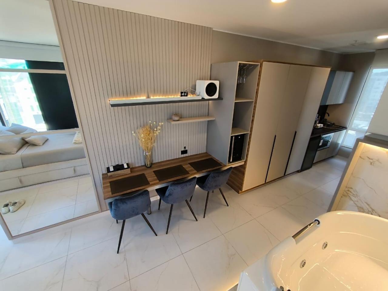 Republica del Salvador Coliving Ecuador XOE