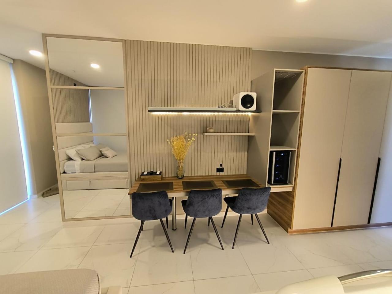Republica del Salvador Coliving Ecuador XOE