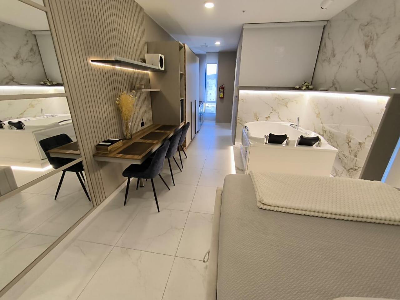 Republica del Salvador Coliving Ecuador XOE
